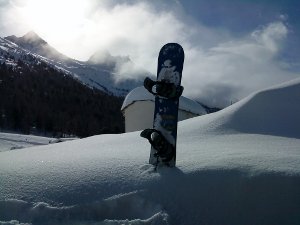 Snowboard in de Sneeuw